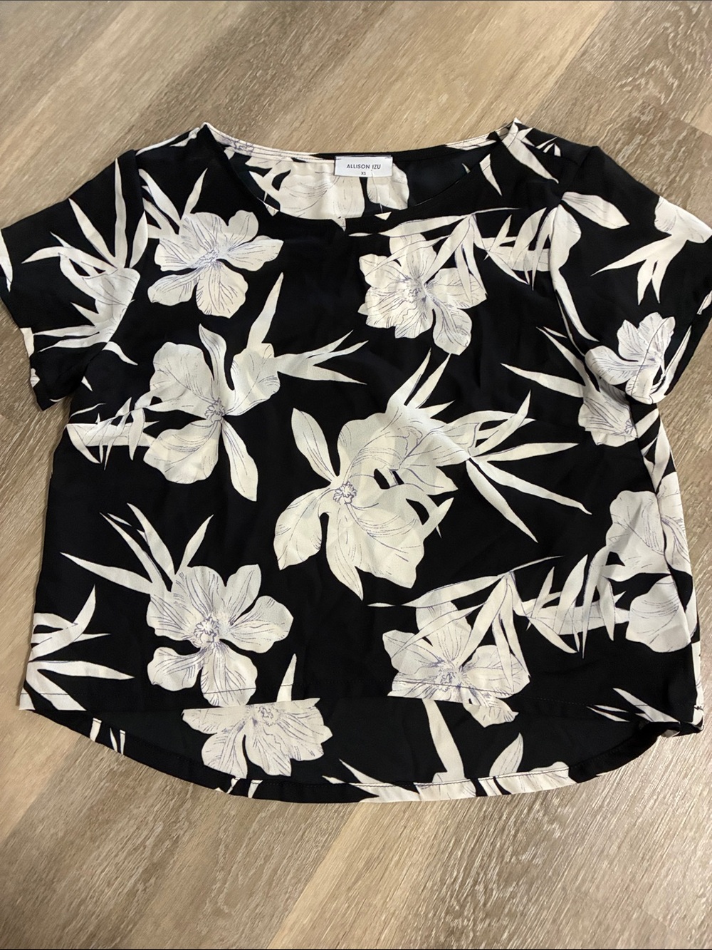 Allison Izu Black and White Floral Short Sleeve Blouse